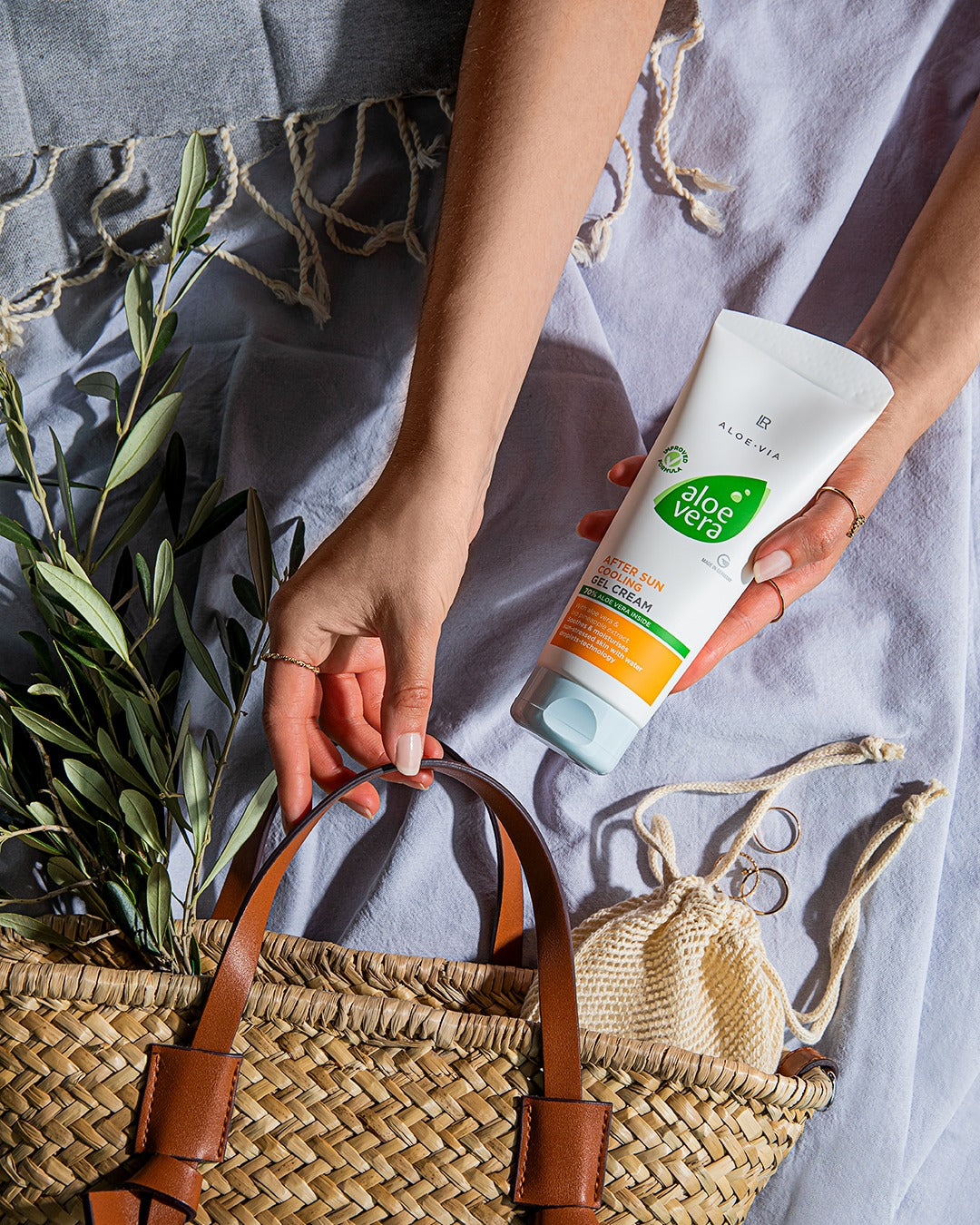 Coole Pflege nach dem Sonnenbaden - mit der LR Aloe Vera After Sun Cooling Gel Cream Gel Creme.