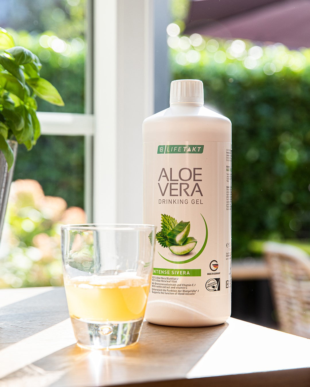 LR Aloe Vera Drinking Gel Intense Sivera - mit 90 % reines Aloe Vera Blattfilet, 7 % mit Blütenhonig und Brennnesselextrakt.